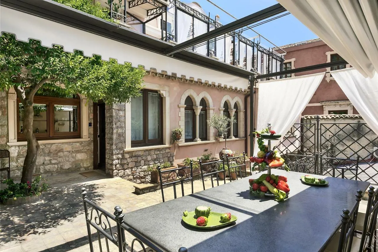 تاورمينا Relais 147 - Luxury B&B